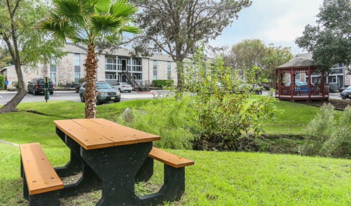 Silver Creek Apartments